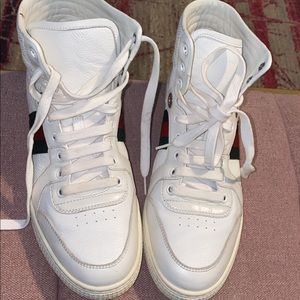 Cool white Gucci sneakers